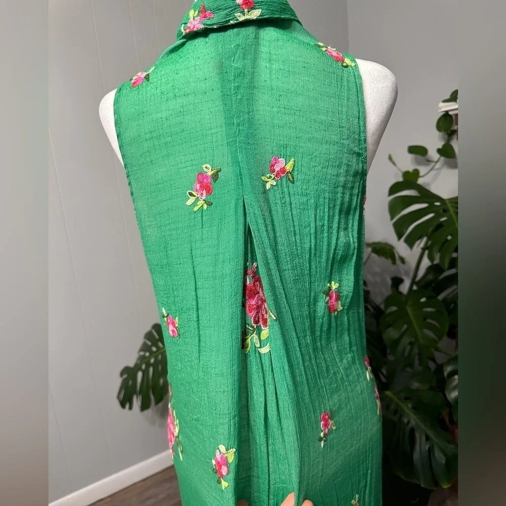 🛍️Hope Springs  Button front sleeveless tank dress with floral embroidered